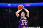 状态出色！邹雨宸半场3中2拿下11分7板3帽 4前场板