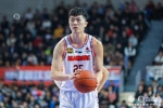 媒体人：徐杰对张皓嘉绝对信任 后者被骂了一个赛季 这球直接救赎