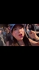 太high了！阿森纳美女球迷明月在现场跟着唱歌，庆祝夺冠时刻