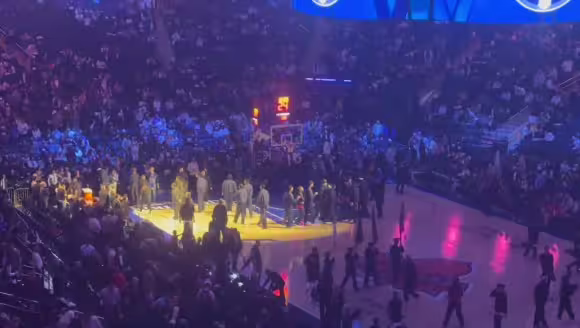 依旧纽约市长！😂特雷杨赛前在麦迪逊广场花园赛前介绍遭狂嘘